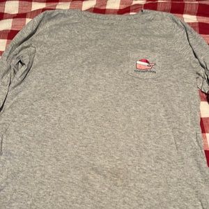 No stains or issues nice t-shirt